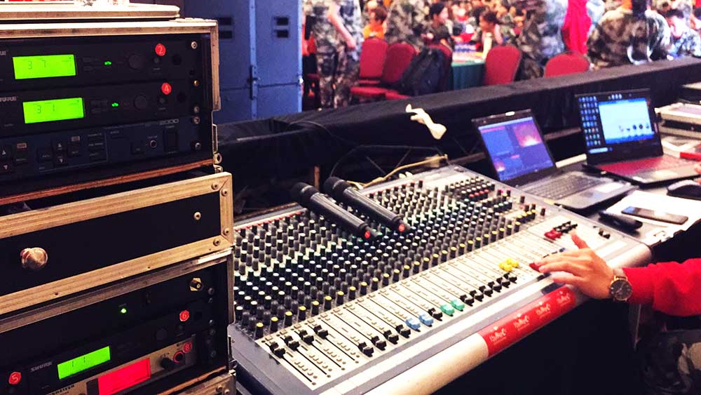 ����O���{���_