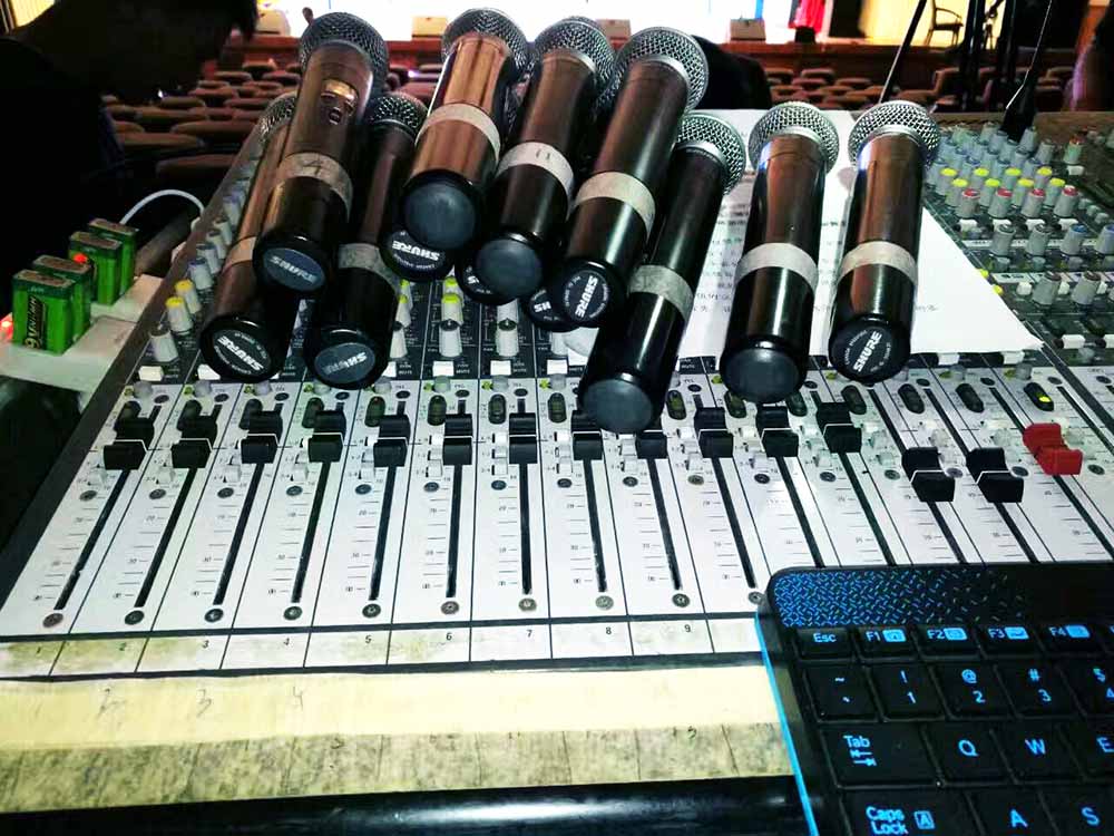 ������U�{���_