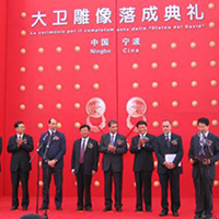 �����������Ͷ�a(ch��n)���깤���c������Y���xʽ�����(d��ng)���߄����Y�x���ݳ������P(gu��n)���V������ý����(hu��)�h����(hu��)��(w��)